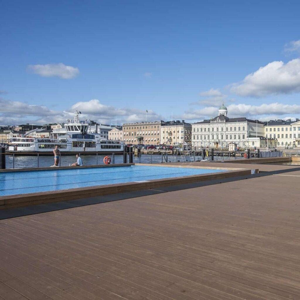 Palosuojattu terassilauta. Allas Sea Pool.