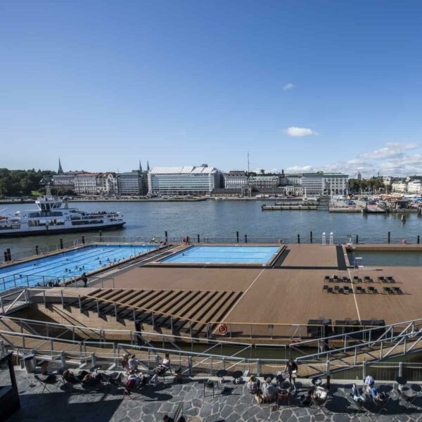 Palosuojattu terassilauta. Allas Sea Pool.