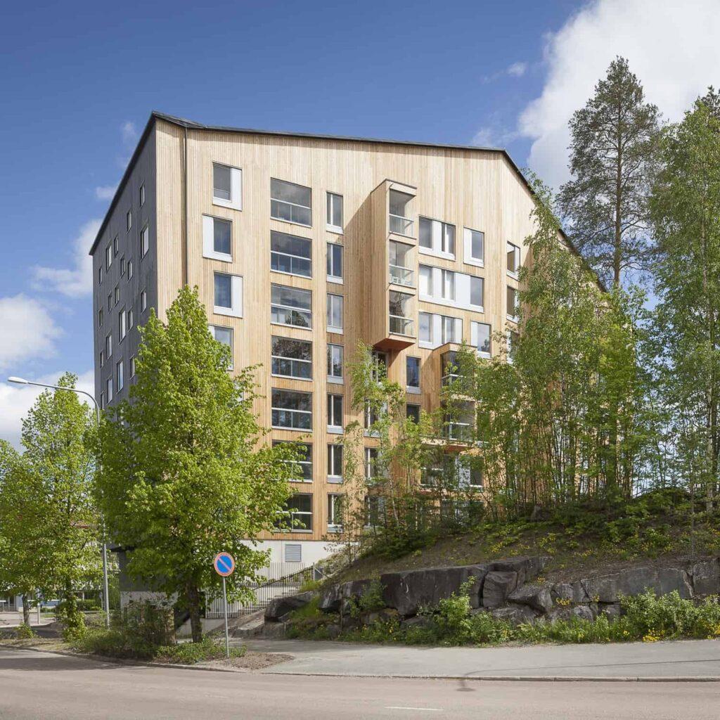 Valmiiksi maalattu, piilokiinnitettävä Topcoat-S ulkoverhouspaneeli. Puukuokka Jyväskylä.