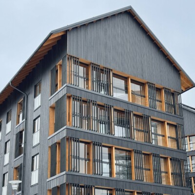 Palosuojattu ulkoverhouspaneeli omakotitalon rakentamiseen