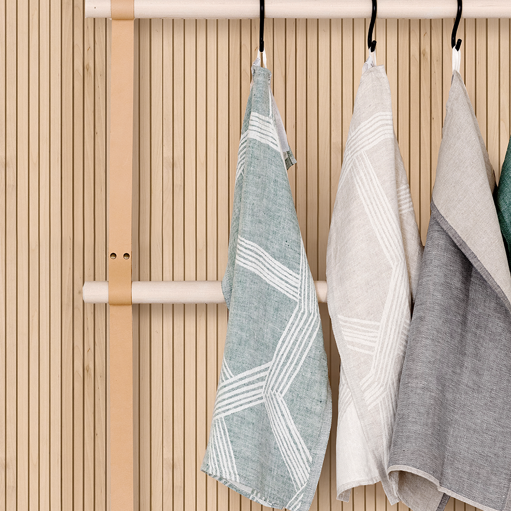 Koo4 decorative panel on the bathroom wall. The birch panel is installed vertically.